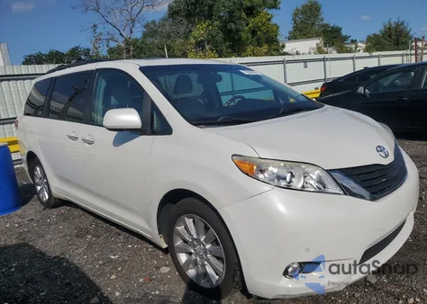 2011 Toyota Sienna Xle z USA, uszkodzony, nr VIN 5TDDK3DC8BS028811